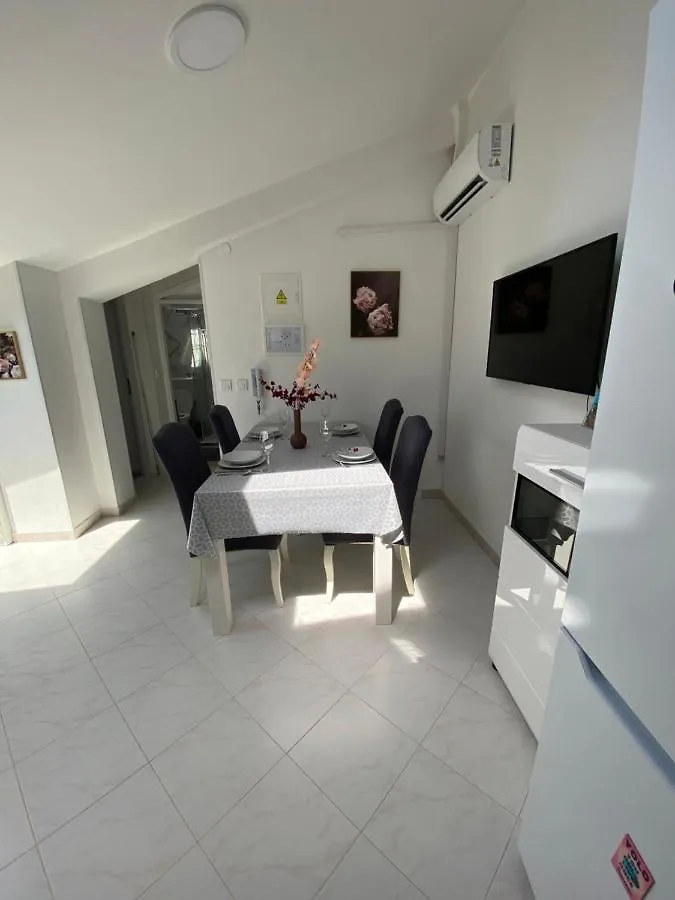 Apartman Paulo Porec 0*,
